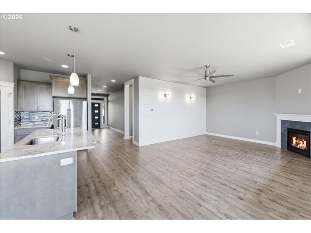 2330 E 8TH Way, La Center, WA 98629
