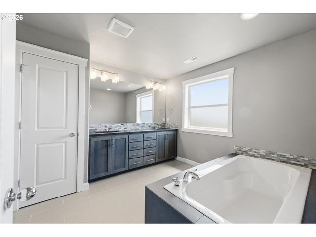 2330 E 8TH Way, La Center, WA 98629