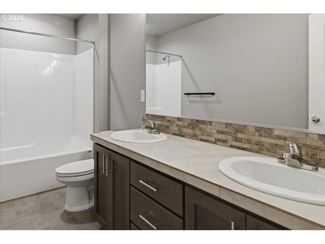 2330 E 8TH Way, La Center, WA 98629
