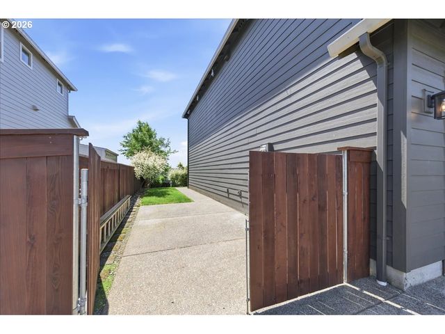 2330 E 8TH Way, La Center, WA 98629