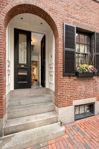 14 Pinckney Street, Boston, MA 02114