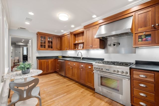 14 Pinckney Street, Boston, MA 02114