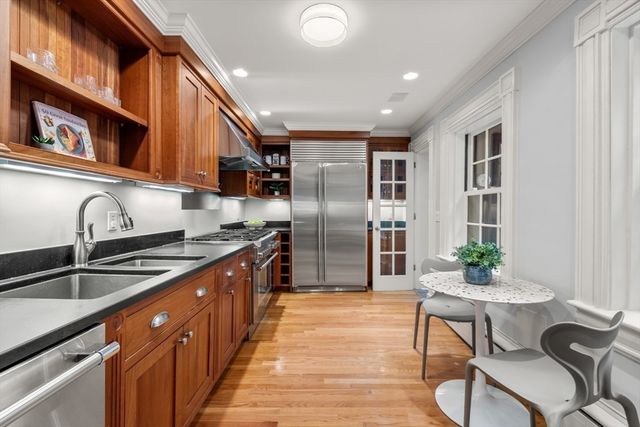 14 Pinckney Street, Boston, MA 02114