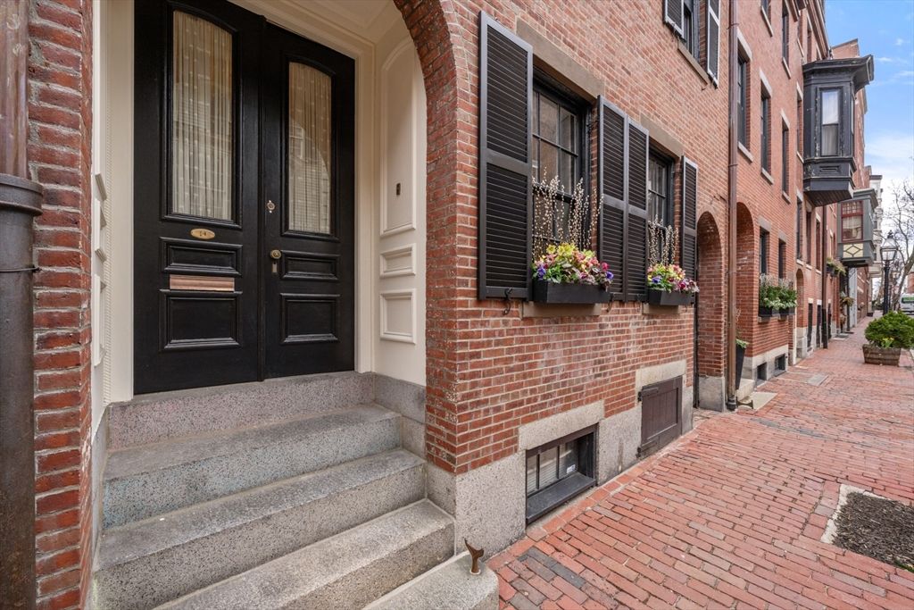 14 Pinckney Street, Boston, MA 02114
