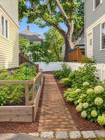 30-32 Granville Rd 2, Cambridge, MA 02138