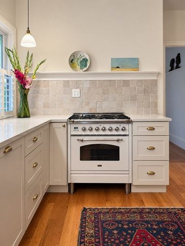 30-32 Granville Rd 2, Cambridge, MA 02138