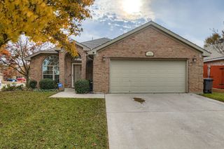 653 Mistymoor Lane, Fort Worth, TX 76052