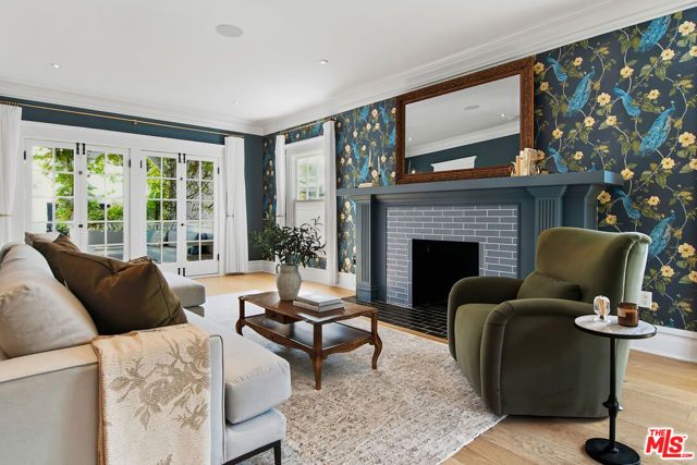 138 N Wilton Place, Los Angeles, CA 90004
