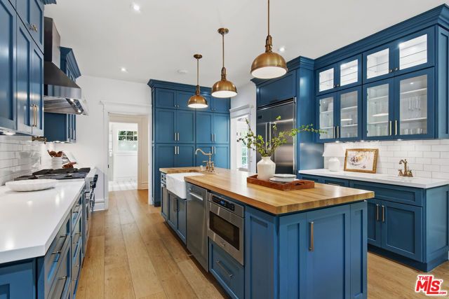 138 N Wilton Place, Los Angeles, CA 90004