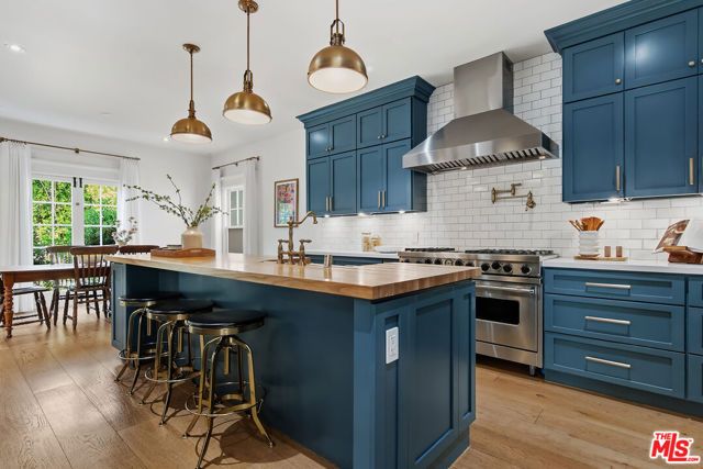 138 N Wilton Place, Los Angeles, CA 90004