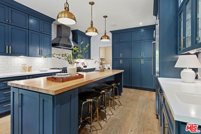 138 N Wilton Place, Los Angeles, CA 90004