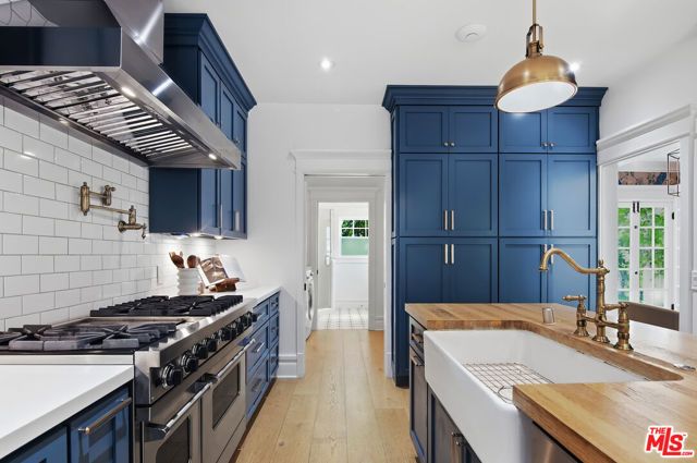 138 N Wilton Place, Los Angeles, CA 90004
