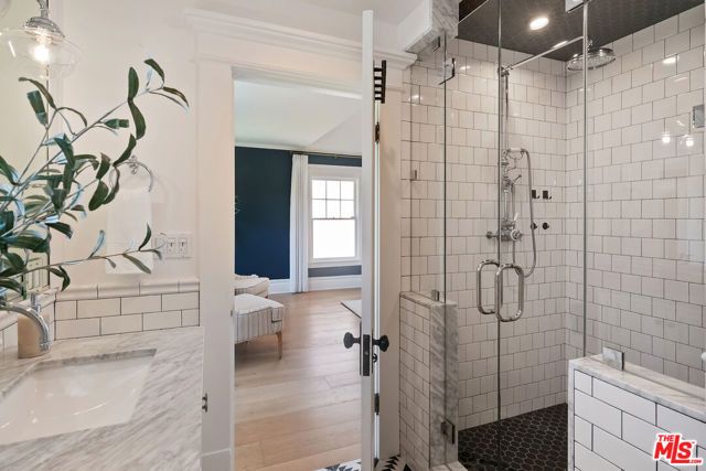 138 N Wilton Place, Los Angeles, CA 90004