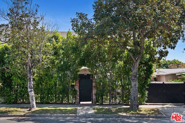 138 N Wilton Place, Los Angeles, CA 90004
