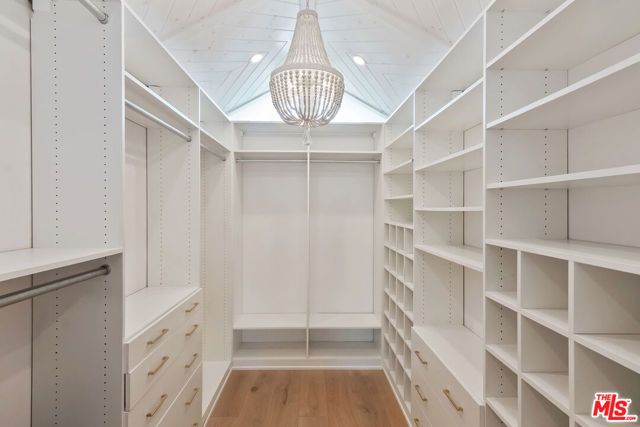 138 N Wilton Place, Los Angeles, CA 90004