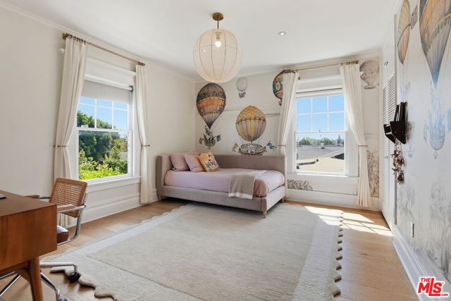 138 N Wilton Place, Los Angeles, CA 90004