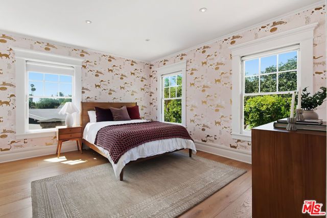 138 N Wilton Place, Los Angeles, CA 90004
