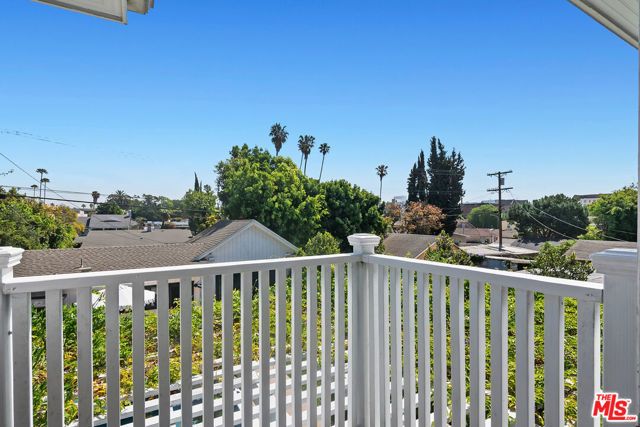138 N Wilton Place, Los Angeles, CA 90004