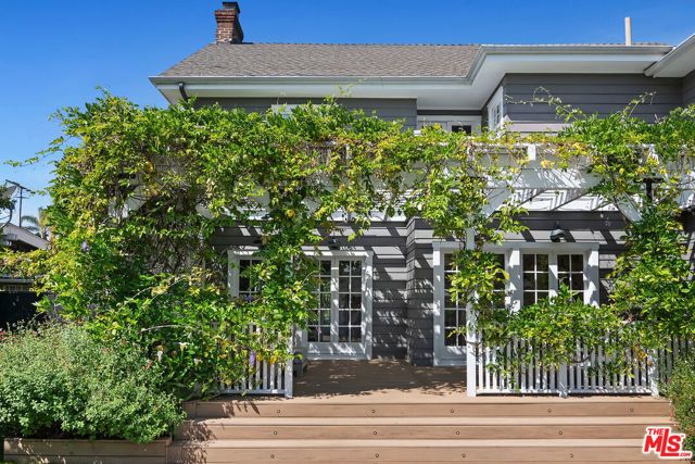 138 N Wilton Place, Los Angeles, CA 90004