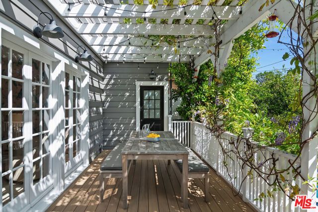138 N Wilton Place, Los Angeles, CA 90004