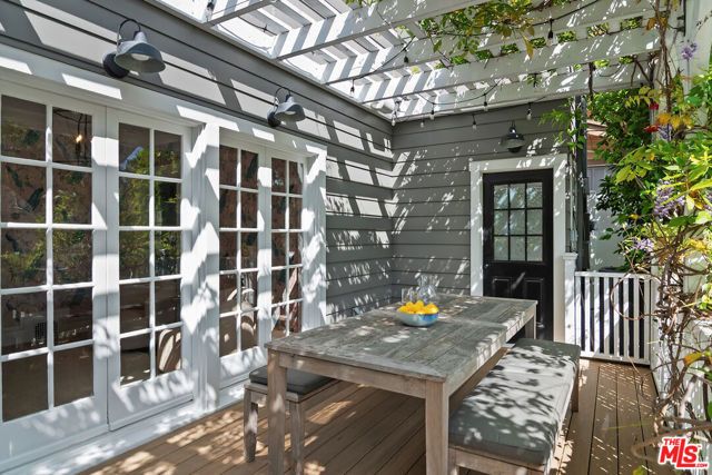 138 N Wilton Place, Los Angeles, CA 90004
