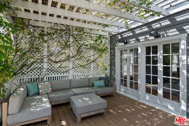 138 N Wilton Place, Los Angeles, CA 90004