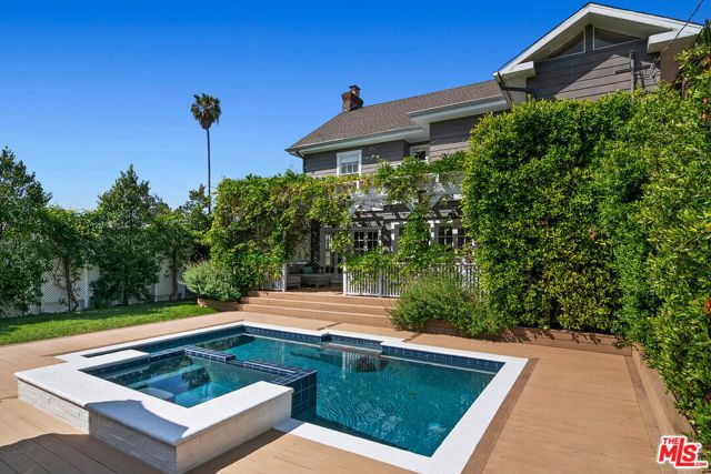 138 N Wilton Place, Los Angeles, CA 90004