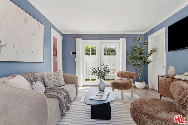 138 N Wilton Place, Los Angeles, CA 90004