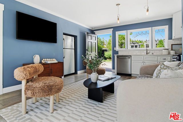 138 N Wilton Place, Los Angeles, CA 90004
