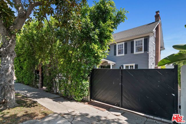 138 N Wilton Place, Los Angeles, CA 90004