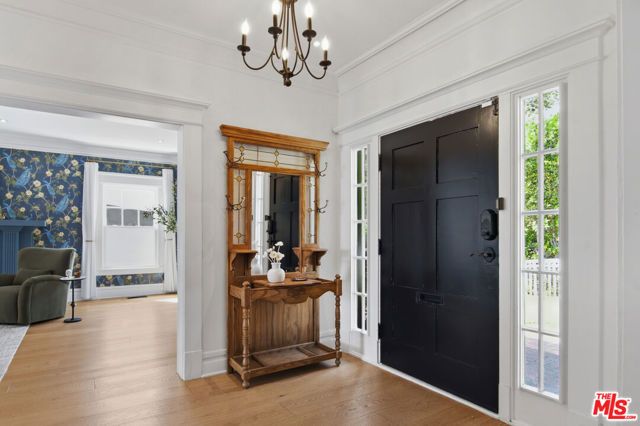 138 N Wilton Place, Los Angeles, CA 90004