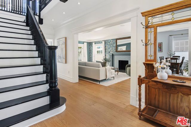 138 N Wilton Place, Los Angeles, CA 90004