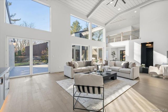 26 Windemere Way, Woodbury, NY 11797