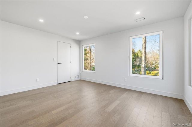 26 Windemere Way, Woodbury, NY 11797