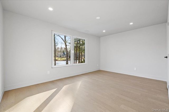 26 Windemere Way, Woodbury, NY 11797