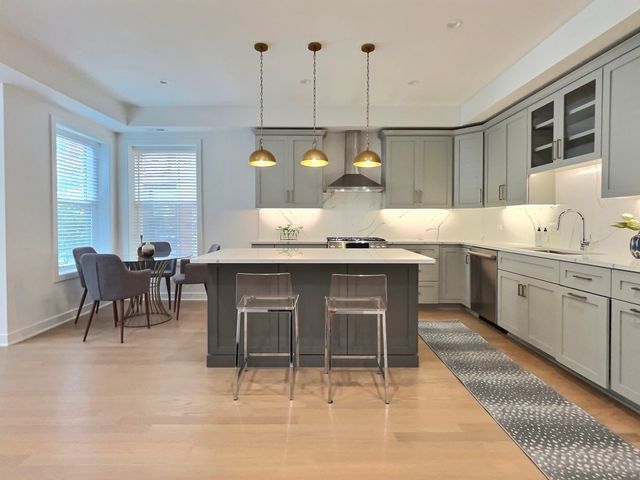 847 W Ainslie Street 2W, Chicago, IL 60640