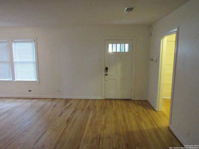 136 HARMON DR, San Antonio, TX 78209