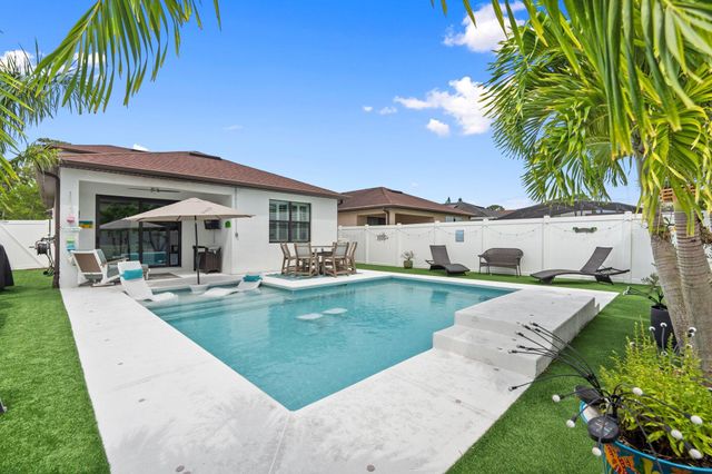 260 SE Via Visconti, Port St Lucie, FL 34952