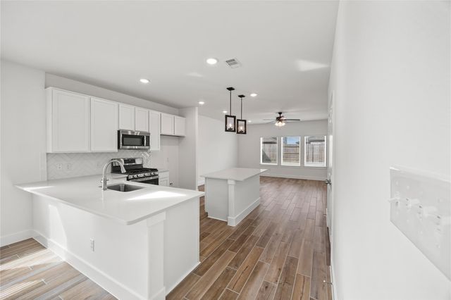 734 Stagecoach Drive, Dayton, TX 77535