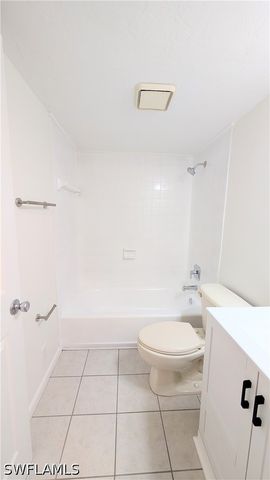 815 Victoria DR 106, Cape Coral, FL 33904