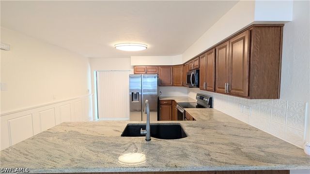 815 Victoria DR 106, Cape Coral, FL 33904