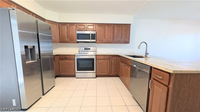 815 Victoria DR 106, Cape Coral, FL 33904