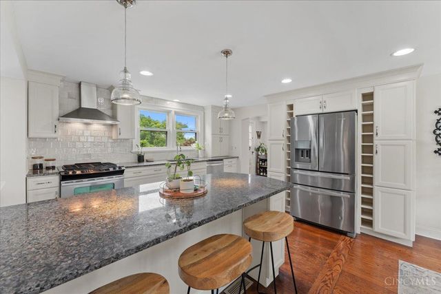 338 Compton Hills Drive, Wyoming, OH 45215