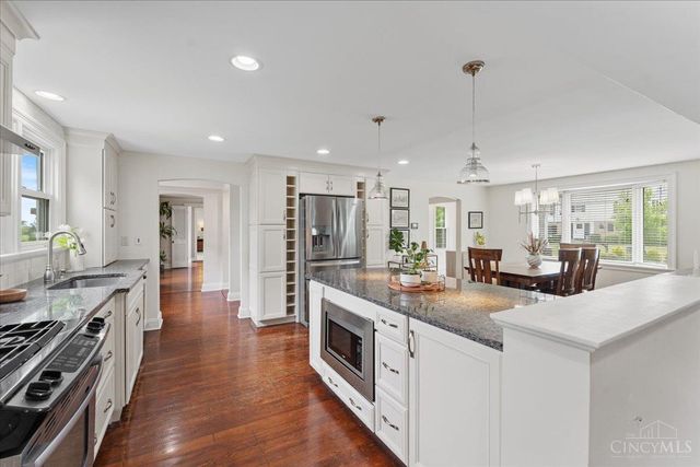 338 Compton Hills Drive, Wyoming, OH 45215