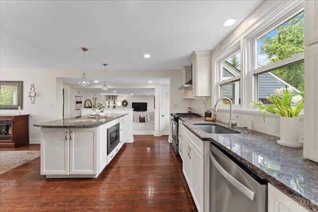 338 Compton Hills Drive, Wyoming, OH 45215