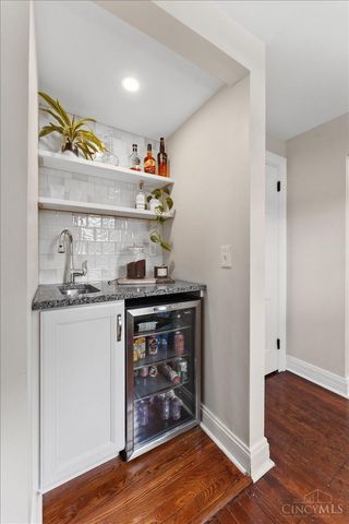 338 Compton Hills Drive, Wyoming, OH 45215