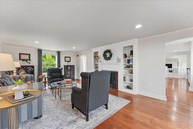 338 Compton Hills Drive, Wyoming, OH 45215