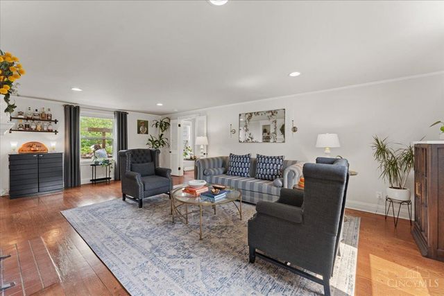 338 Compton Hills Drive, Wyoming, OH 45215