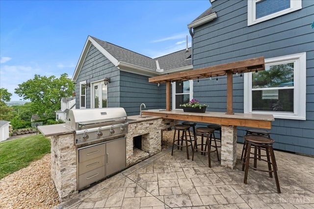 338 Compton Hills Drive, Wyoming, OH 45215