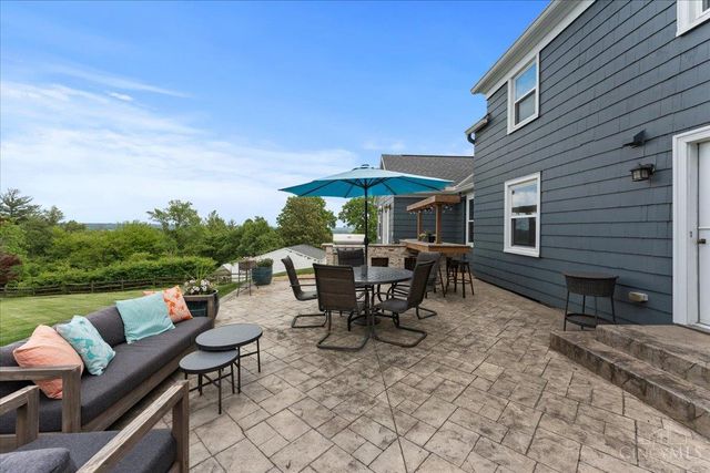 338 Compton Hills Drive, Wyoming, OH 45215